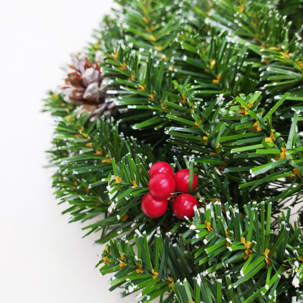 Ве­нок рождественский  Кри­сти­на с яго­да­ми и шишками  35 см за­сне­жен­ный E-VKZ74421